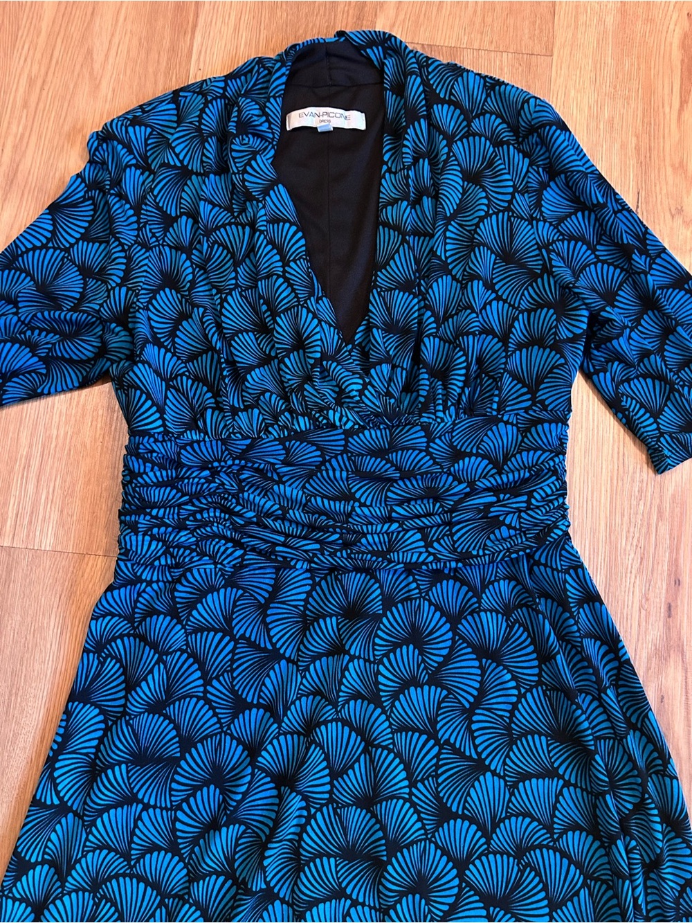 Evan Picone Blue Fan-Print V-Neck Midi Dress - Picture 2 of 8